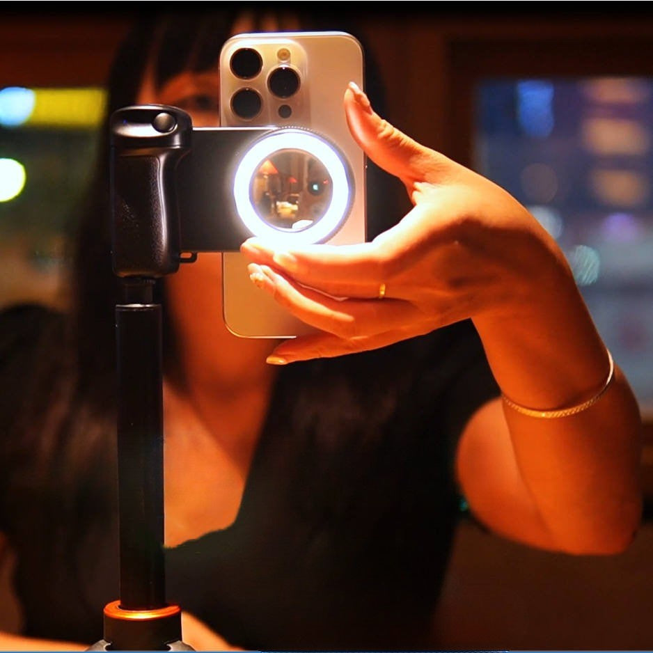 Smartphone Camera Grip with Ring Light